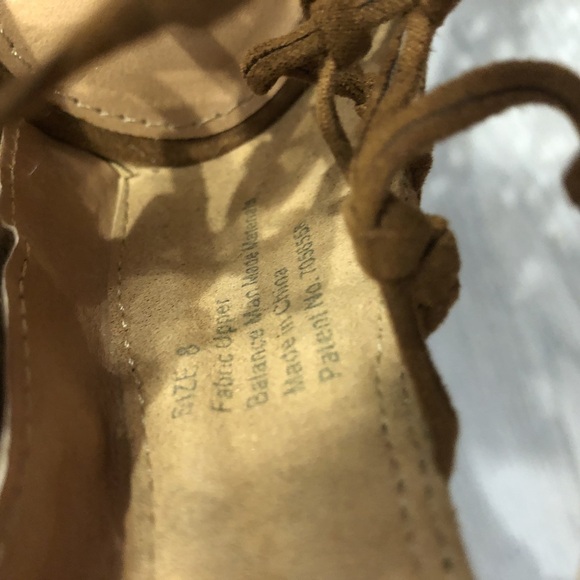 NEW YORK & COMPANY Peep-Toe Women’s Size 8 Strappy Block Heel - Picture 3 of 6